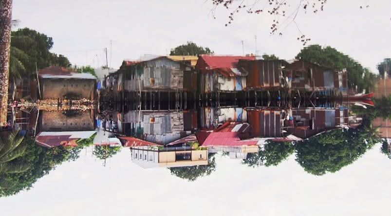 Rumah diatas danau bekas galian timah