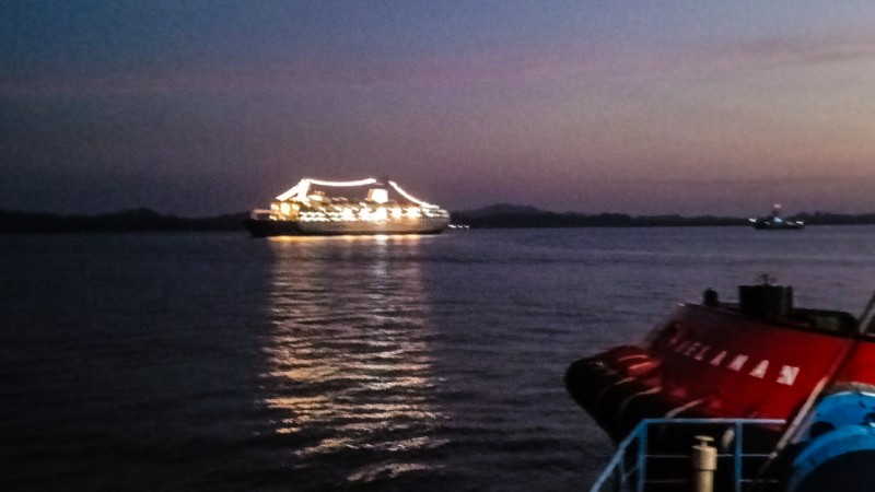 Penampakan KM Kelud Malam Hari Saat Singgah di Kabupaten Karimun