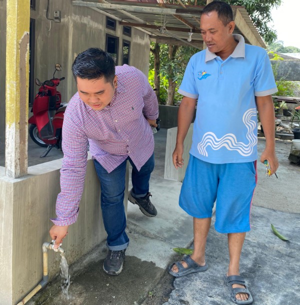 Aliran Air Bersih Warga Dari Pegunungan Terhenti, PT Karimun Granite Langsung Buka Akses Air Bersih ke 300 KK di Wilayah Operasional Perusahaan